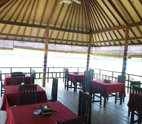 ホリデーパーク White Sandy Beach Menjangan 2*