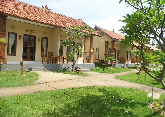 White Sandy Beach Menjangan バニュウェダン